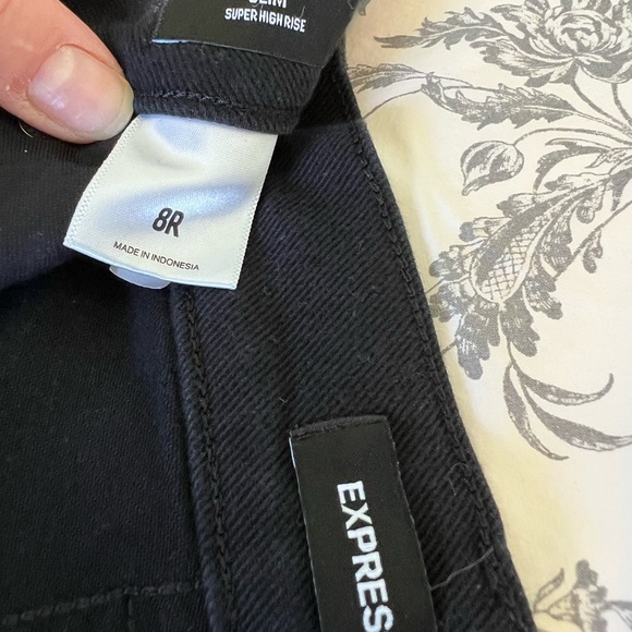 Express high rise straight leg Jean. Sz 8. Worn once - Picture 3 of 3